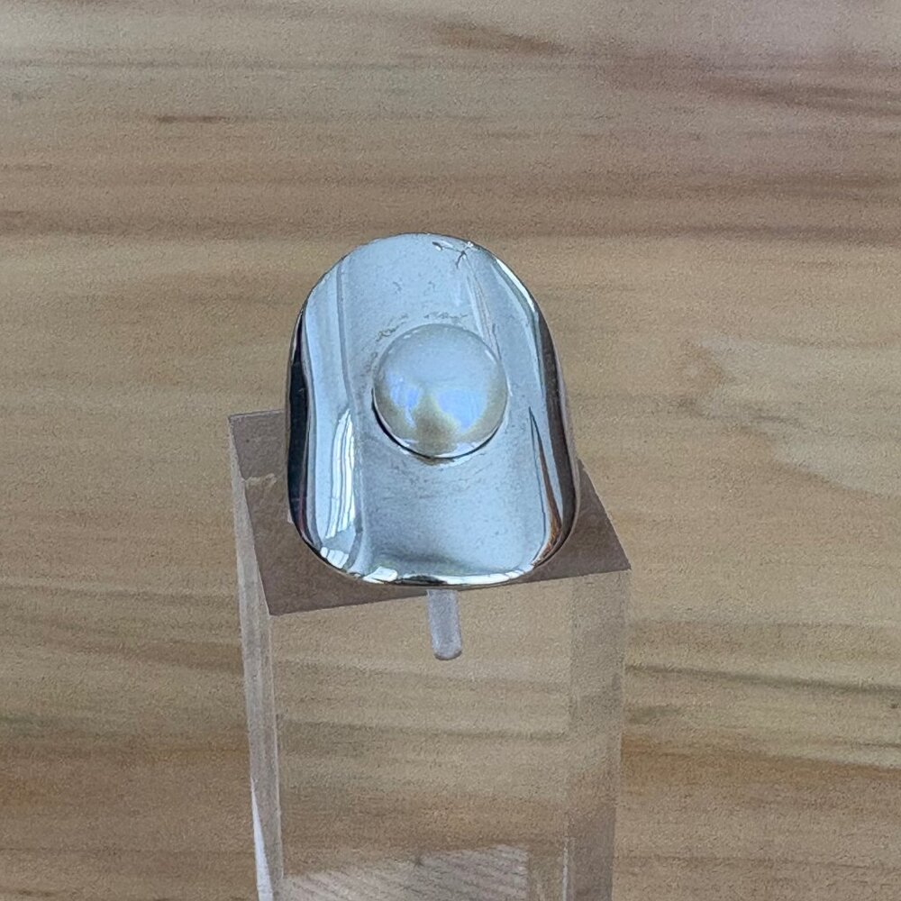 Sterling Silver & Freshwater White Pearl Sheild Style Ring Size 5 3/4